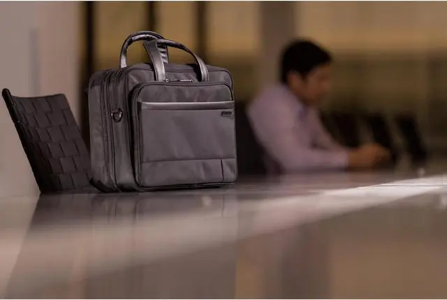 Alt view image 3 of 20 - Kensington Contour Carrying Case (Briefcase) For 15.6" Notebook
