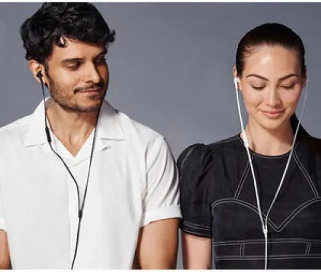 Alt view image 5 of 20 - Belkin SoundForm Wired Earbuds with Lightning Connector (G3H0001btWHT) - White