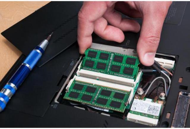 Alt view image 2 of 20 - Kingston ValueRAM KVR26S19D8/16 DDR4-2666 SODIMM 16GB/2Gx64 REG CL19 Notebook Memory