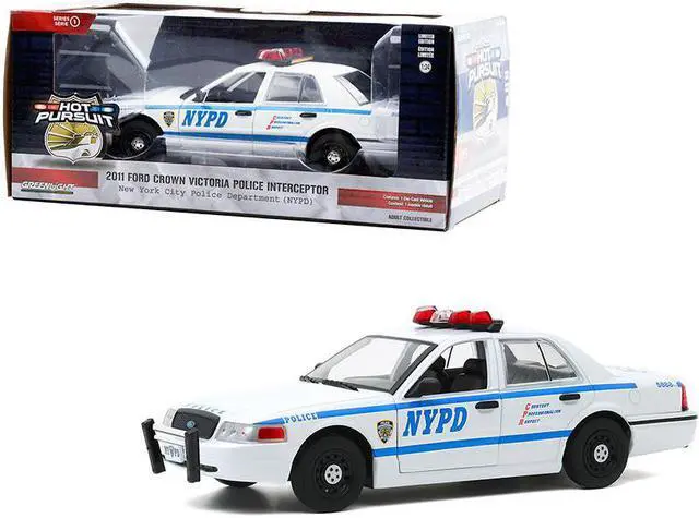Alt view image 4 of 6 - 2011 Ford Crown Victoria Police Interceptor (NYPD) White "Hot Pursuit" Series 1/24 Diecast Model Car by Greenlight