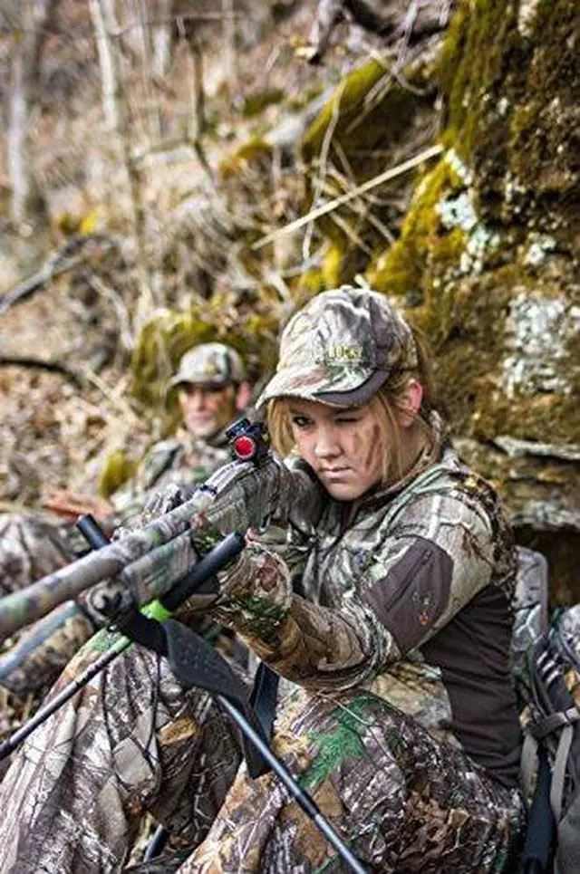 Alt view image 9 of 19 - BushNell Trophy 1x25 TRS-25 3 MOA Red Dot Riflescope