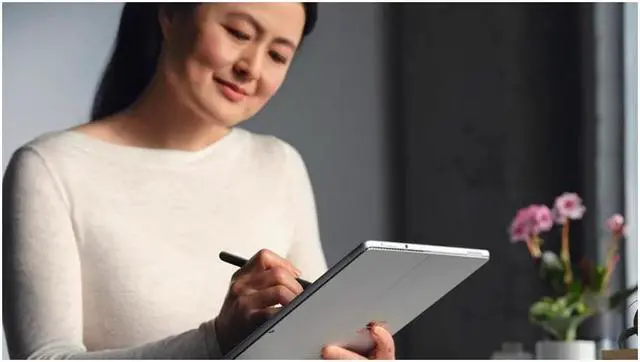 Alt view image 9 of 11 - Microsoft Surface Pro 8 Tablet - 13 Inch - Core i7 - 16 GB RAM - 256 GB SSD - Windows 10 - Platinum