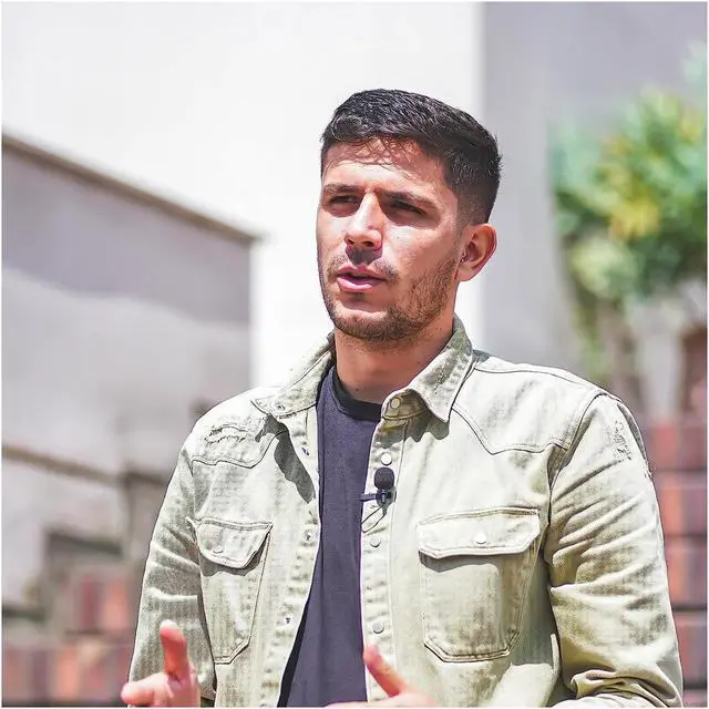 Alt view image 6 of 12 - Hollyland Omnidirectional Lavalier Microphone for LARK MAX Mic System (Black)