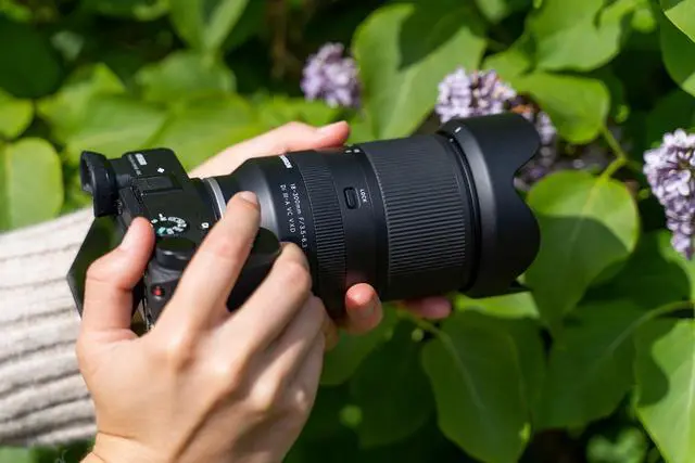 Alt view image 13 of 20 - Tamron 18-300mm f/3.5-6.3 Di III-A VC VXD Lens for Sony E