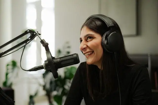 Alt view image 6 of 7 - beyerdynamic PRO X M70 Professional Front-Addressed Dynamic Microphone with Desktop Boom Arm Microphone Stand bundle