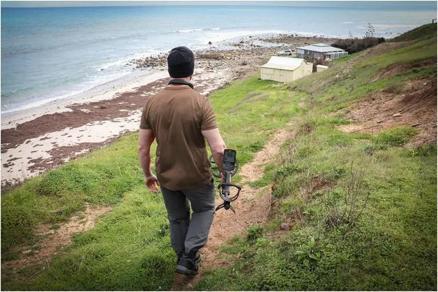 Alt view image 11 of 13 - Minelab Equinox 900 Metal Detector w/EQX 11 Double-D Coil and EQX 6 DoubleD Coil
