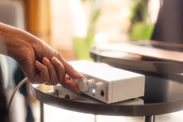 Alt view image 4 of 6 - Arturia MiniFuse Recording Pack, White with EF1 Headphones and CM1 Microphone