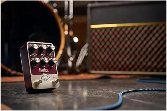 Alt view image 13 of 13 - Universal Audio UAFX Dream '65 Reverb Guitar Amplifier Pedal