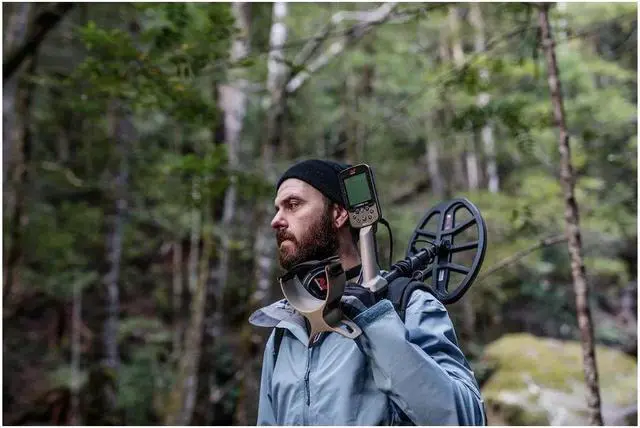 Alt view image 6 of 7 - Minelab X-TERRA ELITE EXPEDITION PACK (Detector + Additional Coil + Wireless Headphones)