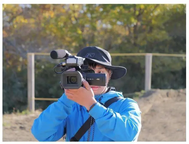 Alt view image 13 of 15 - Panasonic X2100 4K Camcorder for Directors, Wide Angle Telephoto Lens with 24X Zoom, Hybrid O.I.S.,Lightweight Heat Dispersing Design, Detachable Handle - HC-X2100