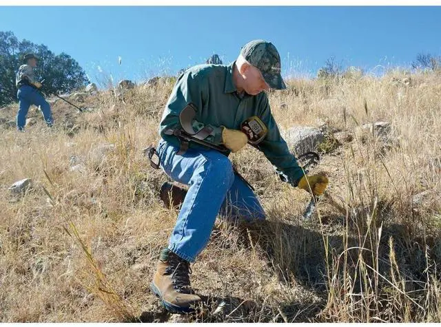 Alt view image 5 of 8 - Bounty Hunter PL PROQD Multi-Purpose Detector, Black