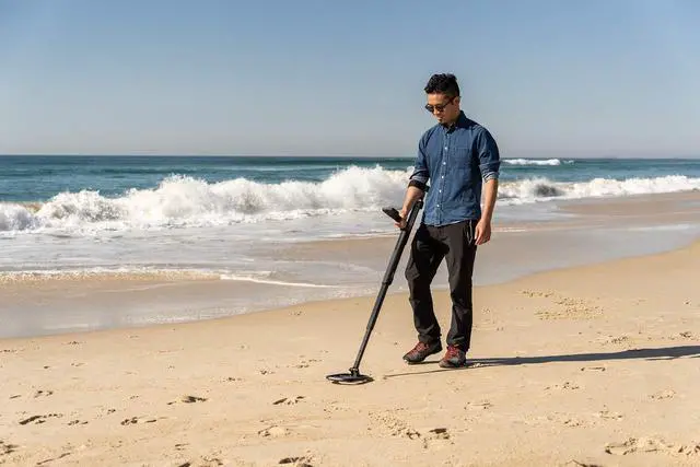 Alt view image 17 of 17 - Minelab GO-FIND 44 Metal Detector