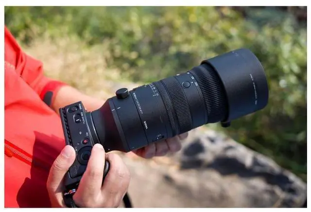 Alt view image 6 of 7 - SIGMA 70-200 mm F2.8 DG DN OS Sports for Leica L-Mount- High-Performance Photography Lens Bundle with Waterproof Storage Hard Case Photo Editing Software, 64GB Memory Card (4 Items)