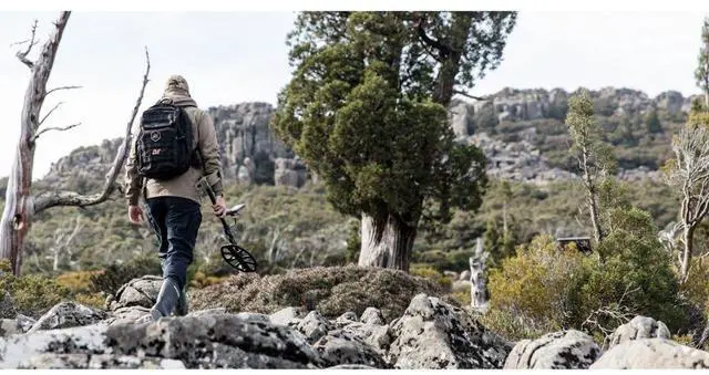 Alt view image 10 of 12 - Minelab XTERRAELITE X-Terra Elite Metal Detector