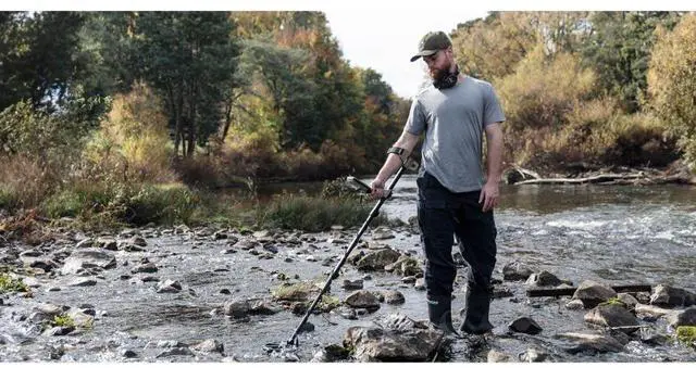 Alt view image 11 of 12 - Minelab XTERRAELITE X-Terra Elite Metal Detector