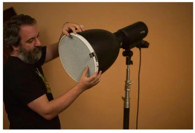 Alt view image 4 of 8 - Profoto TeleZoom Reflector White for Protruded and Flat-Fronted Lights with Adjustable Profoto Zoom Functionality