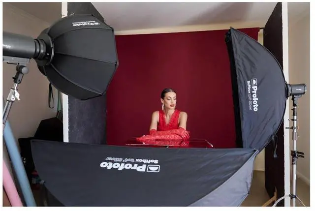 Alt view image 8 of 8 - Profoto 24" Beauty Dish Softbox with Deflector Plate, White