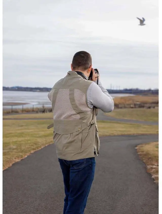 Alt view image 11 of 12 - Domke PhoTOGS Vest, Medium, Khaki