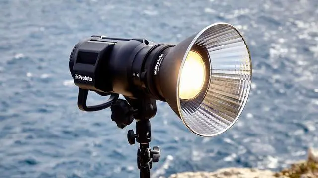 Alt view image 10 of 16 - Profoto OCF Magnum Reflector