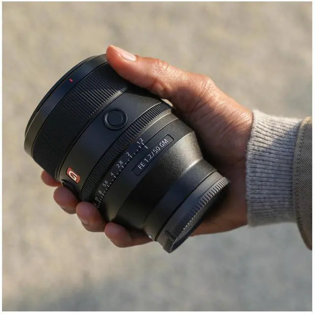 Alt view image 6 of 7 - Sony FE 50mm f/1.2 GM Full-Frame Large-Aperture G Master Lens - Ultra Sharp Focus and Bokeh Control and Weather Sealing Bundle with Editing Software, 64GB Memory Card, and Camera Case (4 Items)