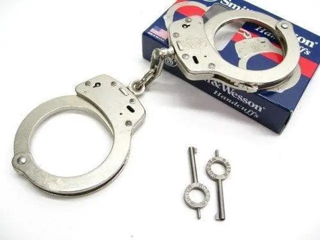 Alt view image 4 of 7 - SMITH & WESSON 350103 S&W 100 HANDCUFFS NICKEL