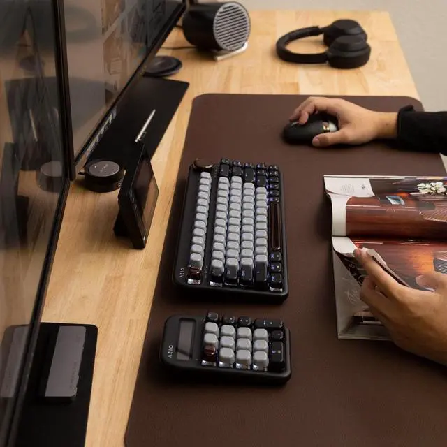 Alt view image 4 of 11 - Azio IK404 IZO Wireless BT5/USB PC & Mac Mechanical Keyboard, Pre-Lubed Red Switches, Black Willow