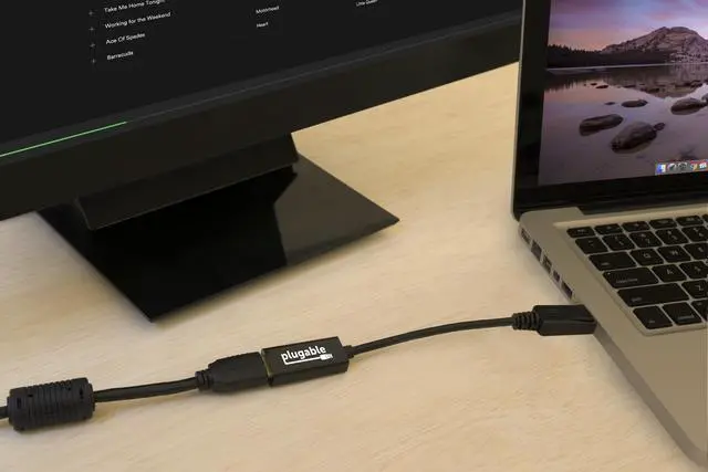 Alt view image 2 of 6 - Plugable DisplayPort to HDMI Passive Adapter (Supports Windows and Linux Systems and Displays up to 4K UHD 3840x2160@30Hz)