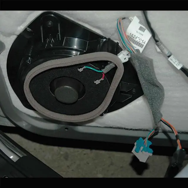 Alt view image 2 of 4 - Metra 82-3021 Speaker Adapters for Chevrolet Trailblazer / GMC Envoy 2002 – 2009