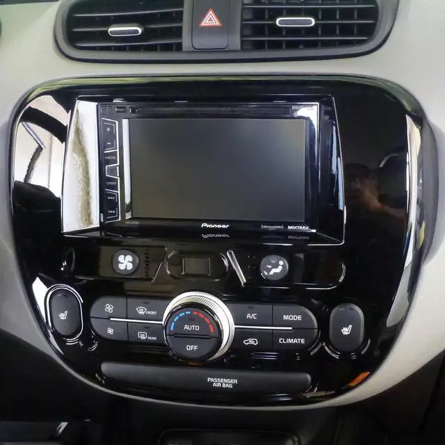 Alt view image 2 of 5 - Metra 99-7388HG Single or Double DIN Dash Kit for select 2014-2019 KIA Soul (w/ Factory Navigation)