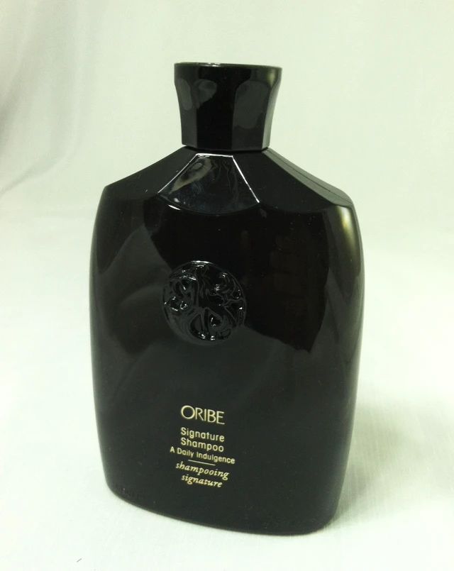 Main image of Signature Shampoo By Oribe - 8.5 oz Shampoo For Unisex