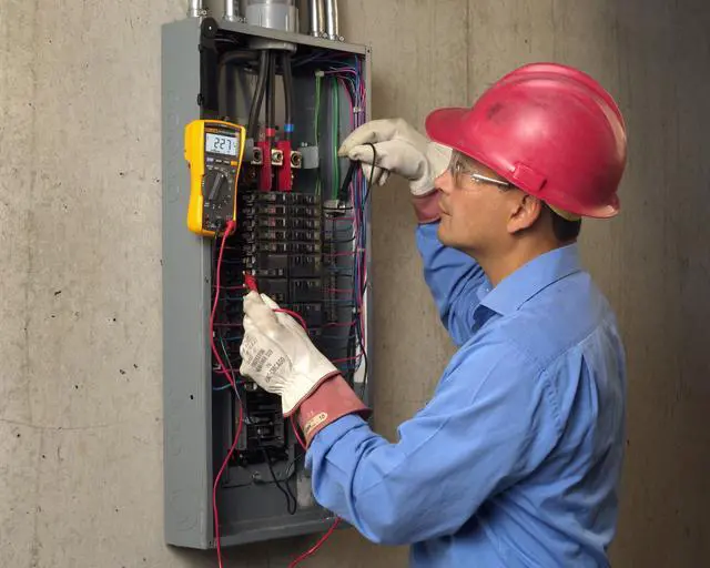 Alt view image 7 of 15 - 117 Electrician's Digital Multimeter with Non-Contact Voltage