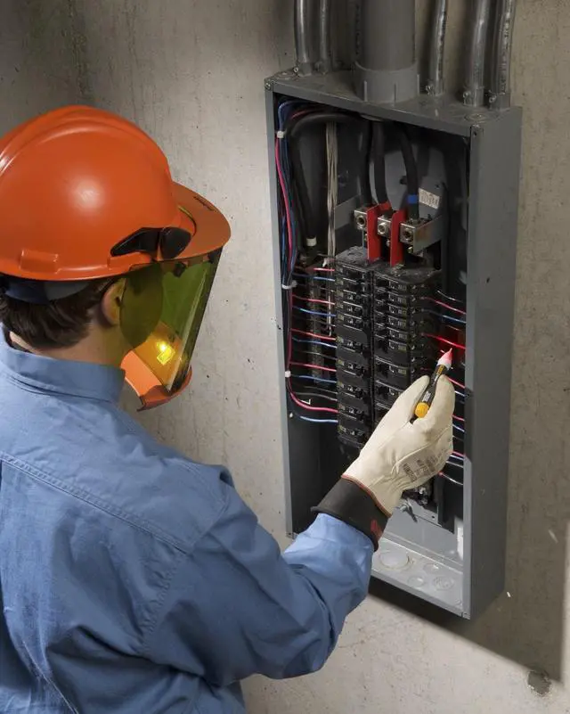 Alt view image 5 of 11 - Fluke 1AC-A1-II AC Voltage Detector