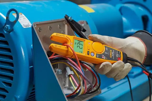 Alt view image 4 of 9 - Fluke - T6-600 - T6-600 - Handheld Digital Multimeter, AC Current, AC/DC Voltage, Continuity, Resistance, 3.5, True RMS,