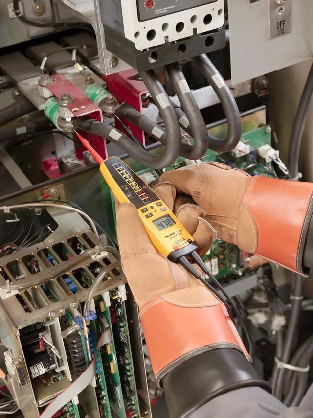 Alt view image 3 of 11 - Fluke T+Pro Electrical Tester