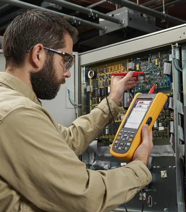 Alt view image 3 of 11 - Fluke 123B Industrial ScopeMeter® Hand-Held Oscilloscope, 20 MHz