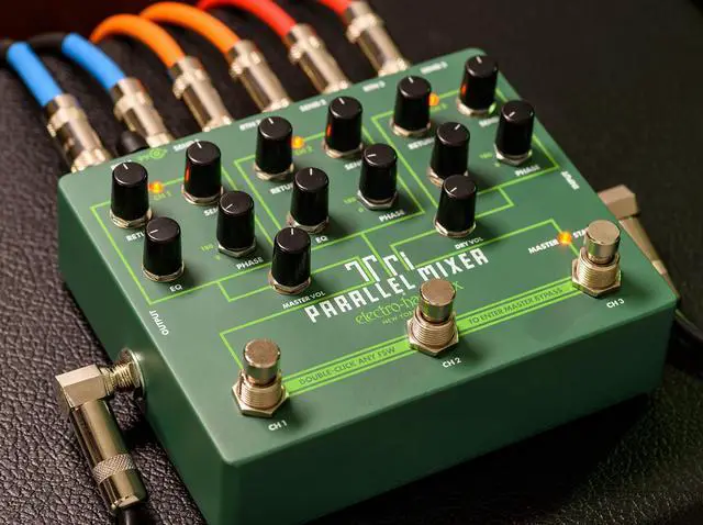 Alt view image 13 of 13 - Electro-Harmonix Tri Parallel Mixer Effects Loop Mixer/Switcher