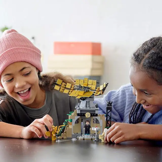 Alt view image 3 of 6 - LEGO DC Wonder Woman vs Cheetah 76157 with Wonder Woman (371 Pieces)