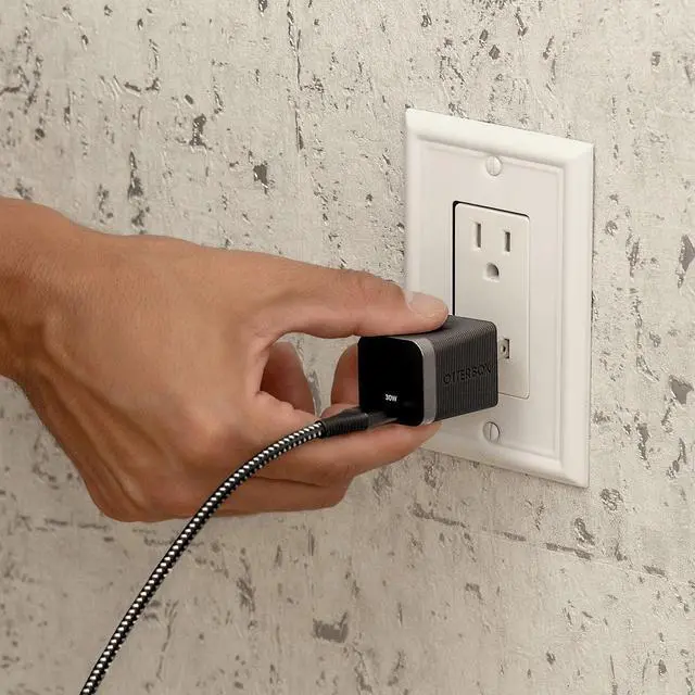 Alt view image 3 of 3 - OtterBox Premium Pro USB-C Fast Wall Charger 60W Dual Port - Black