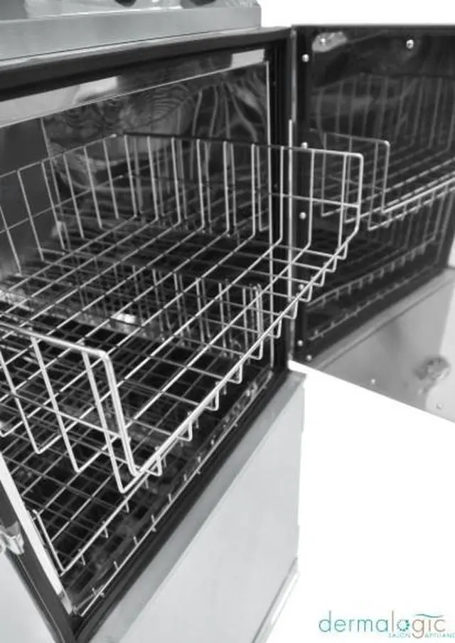 Alt view image 3 of 7 - DERMALOGIC Stainless Steal Deluxe Towel Steamer 360