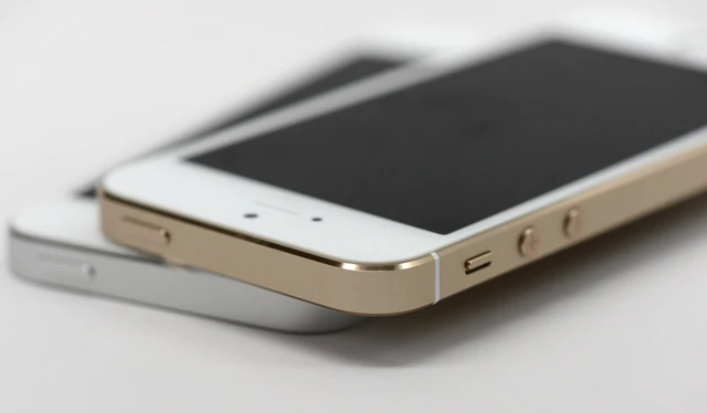 Refurbished: Apple iPhone 5s GSM Unlocked 16GB Gold- C Grade
