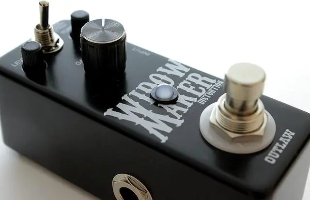 Alt view image 10 of 20 - Outlaw Effects Widow Maker Metal Guitar Distortion Pedal
