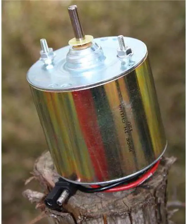 Alt view image 2 of 5 - BB-51 Motor - Large 12V - 1/4" Shaft