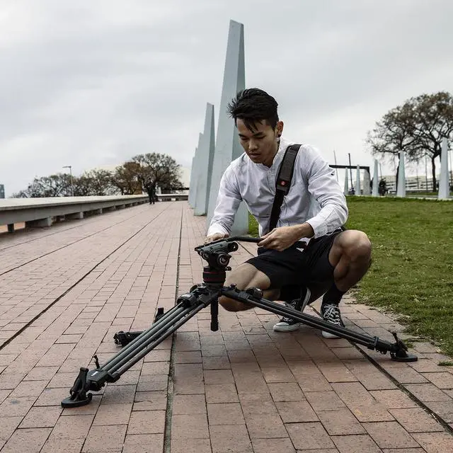 Alt view image 2 of 7 - Manfrotto 509HD Professional Fluid Video Head with 645 FAST Twin Leg Carbon Fiber Tripod and Low & Mid-Level Spreader