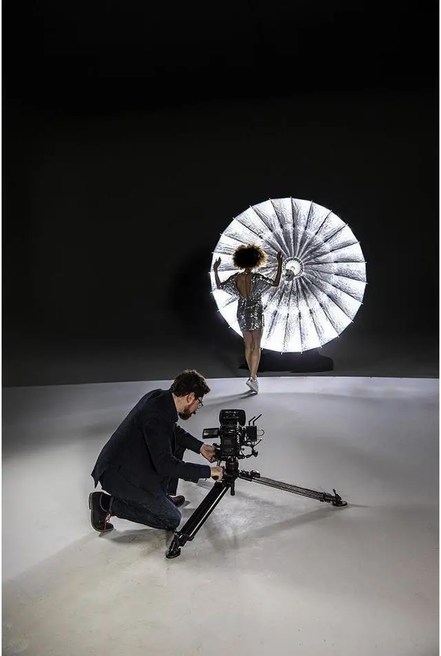 Alt view image 5 of 7 - Manfrotto 509HD Professional Fluid Video Head with 645 FAST Twin Leg Carbon Fiber Tripod and Low & Mid-Level Spreader