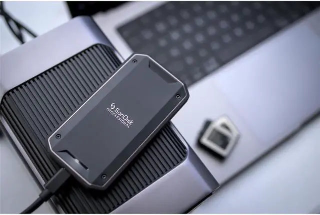 Alt view image 6 of 15 - SanDisk Professional PRO-G40 1TB USB 3.2 Gen 2 Type-C Portable External SSD -  SDPS31H-001T-GBCND