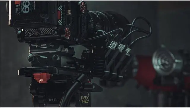 Alt view image 6 of 7 - Tilta 15mm LWS Arca-Type Manfrotto Dual Baseplate Kit, Black