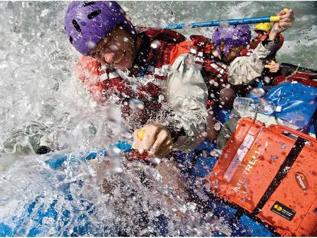 Alt view image 4 of 5 - PELICAN 1500 (1500-000-150) Orange Medium Case