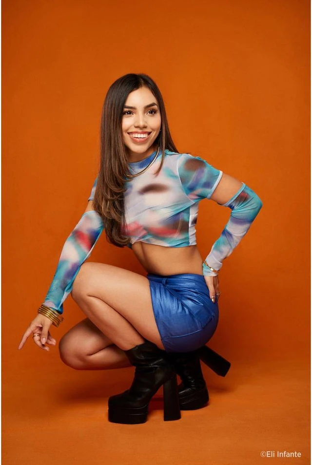 Alt view image 5 of 7 - Westcott 5x7' X-Drop Wrinkle-Resistant Backdrop, Tiger Orange