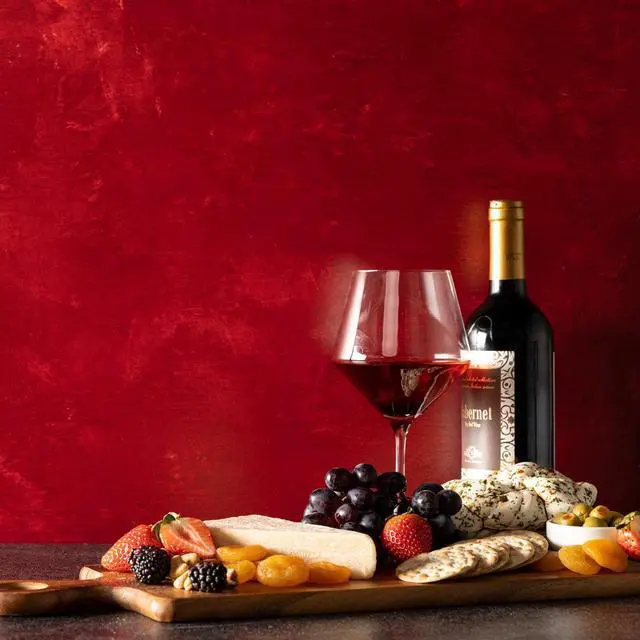 Alt view image 2 of 7 - V-FLAT WORLD 24x24" Duo-Board Double-Sided Background, Cobalt Blueberry/Cranberry Crimson