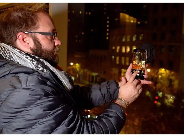 Alt view image 6 of 7 - Fotodiox Ninja Flexible Window Hood for Smartphones #NJA-HD-FLX